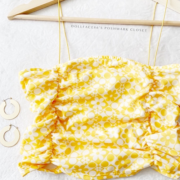 NWT Yellow & White 70’s Floral Print Ruched Cropped Camisole - Picture 2 of 11